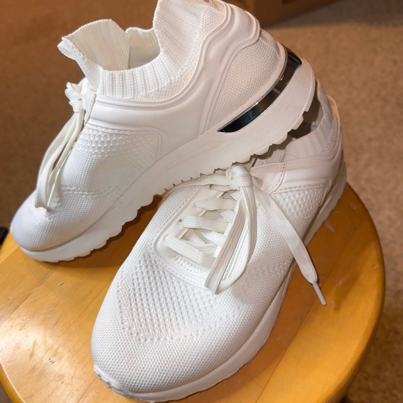 Livi Active Shoes - Livi Women’s White Sneakers 9w